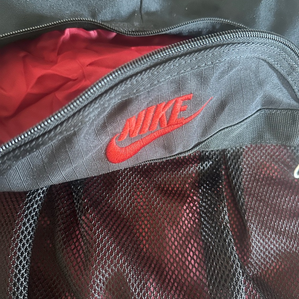 Nike Drawstring Backpack Sports/Workout Bag - Picture 3 of 4